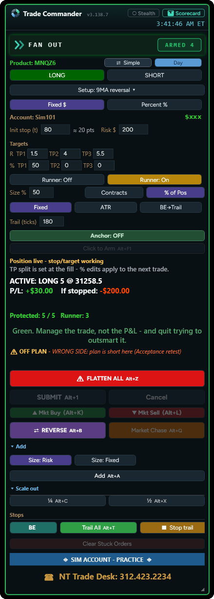La cara Full de Trade Commander en Sim con un largo activo: los mismos controles más el modo de riesgo, el runner y su trailing, los anclajes, Reverse, Market Chase, agregados, salidas parciales, breakeven y Trail All, y la nota OFF PLAN de la revisión del plan.
